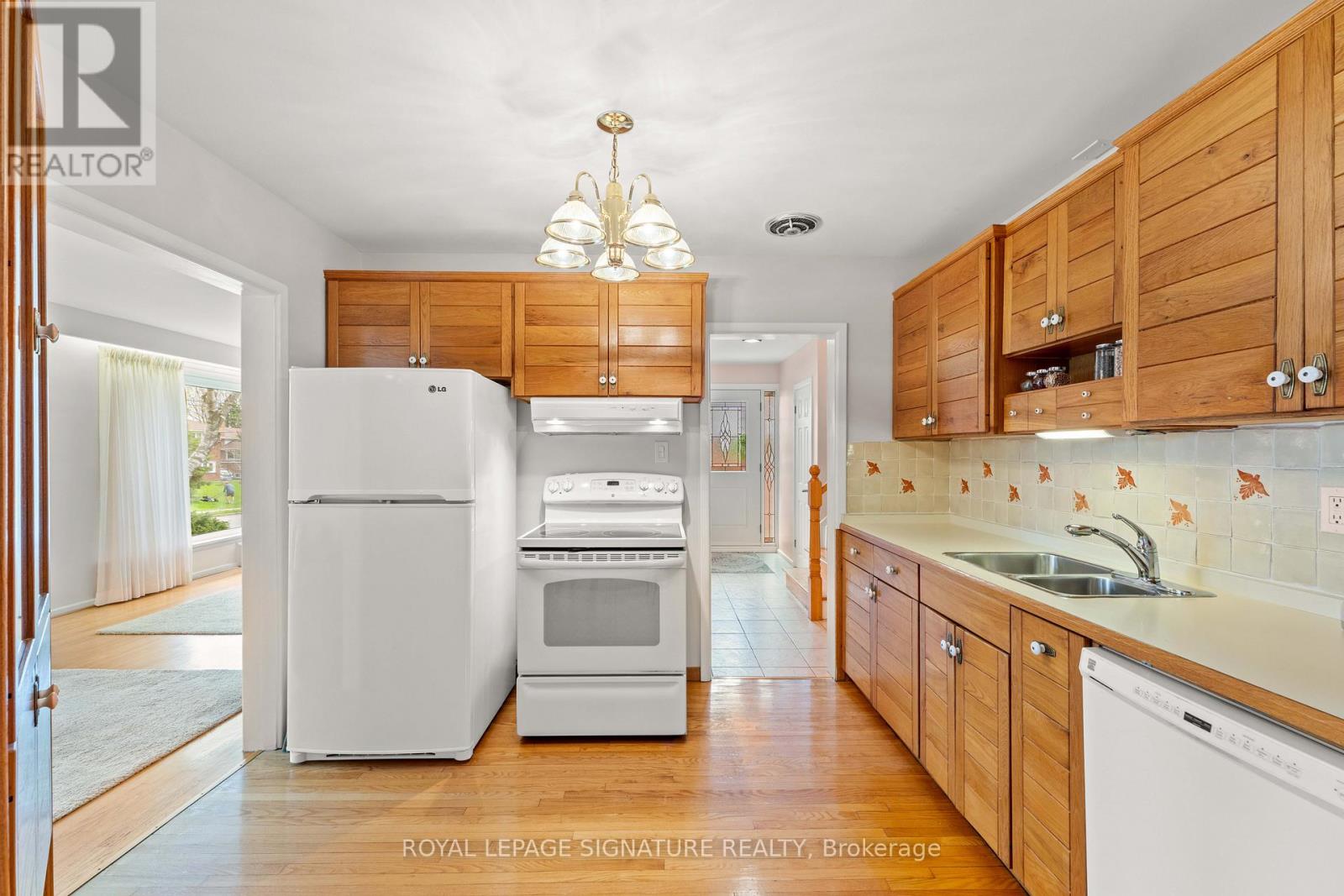 16 Shrewsbury Square, Toronto, Ontario  M1T 1L2 - Photo 10 - E13079246
