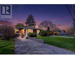16 SHREWSBURY SQUARE, Toronto, Ontario