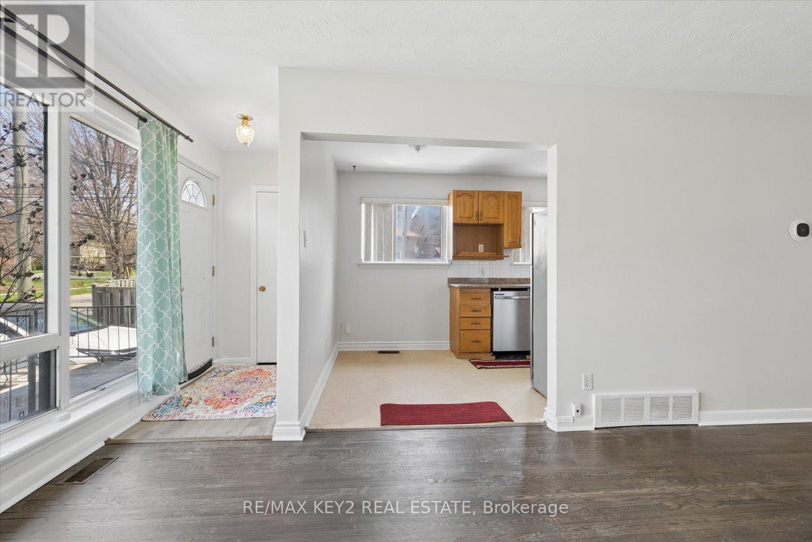 137 Newlands Avenue, Toronto, Ontario  M1L 1S2 - Photo 8 - E13083958