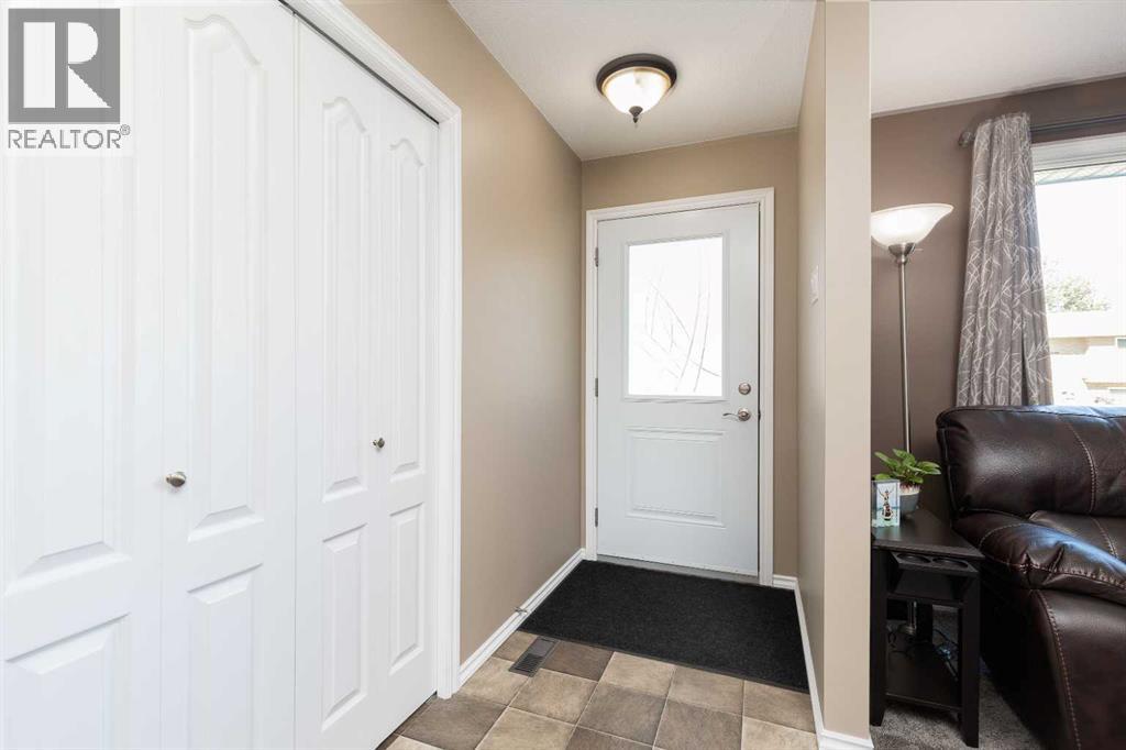 1414 25 Avenue N, Lethbridge, Alberta  T1H 4N7 - Photo 2 - A2307995