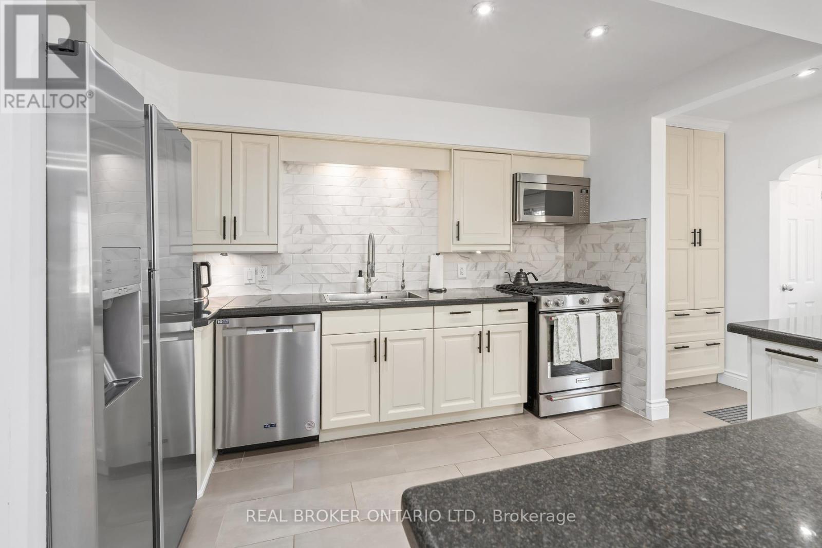 15 Byron Street, Halton Hills, Ontario  L7G 3W6 - Photo 6 - W13085418