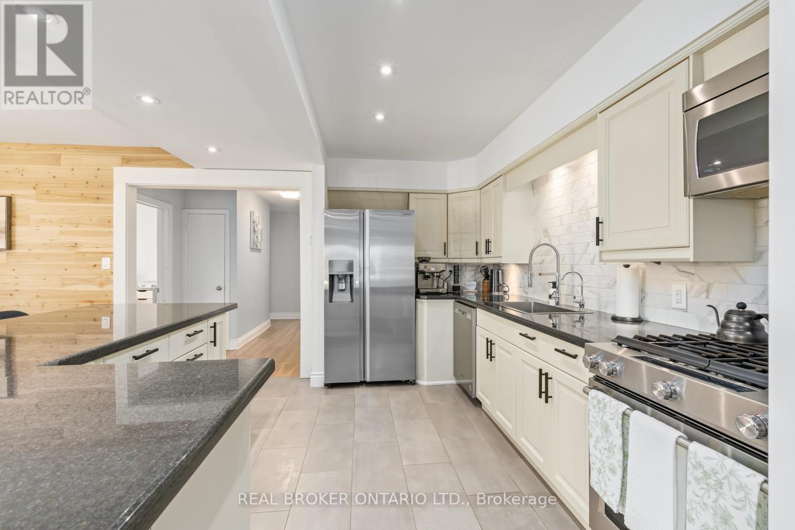 15 Byron Street, Halton Hills, Ontario  L7G 3W6 - Photo 8 - W13085418