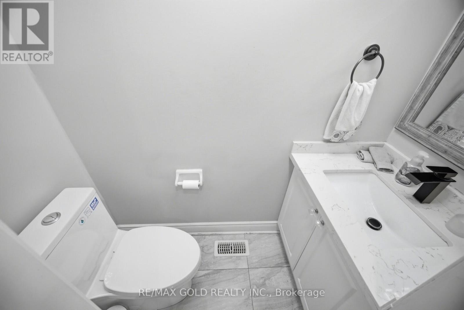 16 Flower Trail, Brampton, Ontario  L6P 1P1 - Photo 11 - W13085426