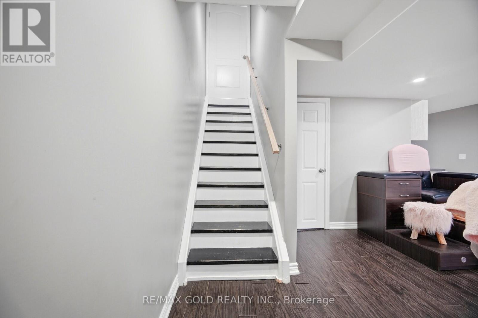 16 Flower Trail, Brampton, Ontario  L6P 1P1 - Photo 18 - W13085426