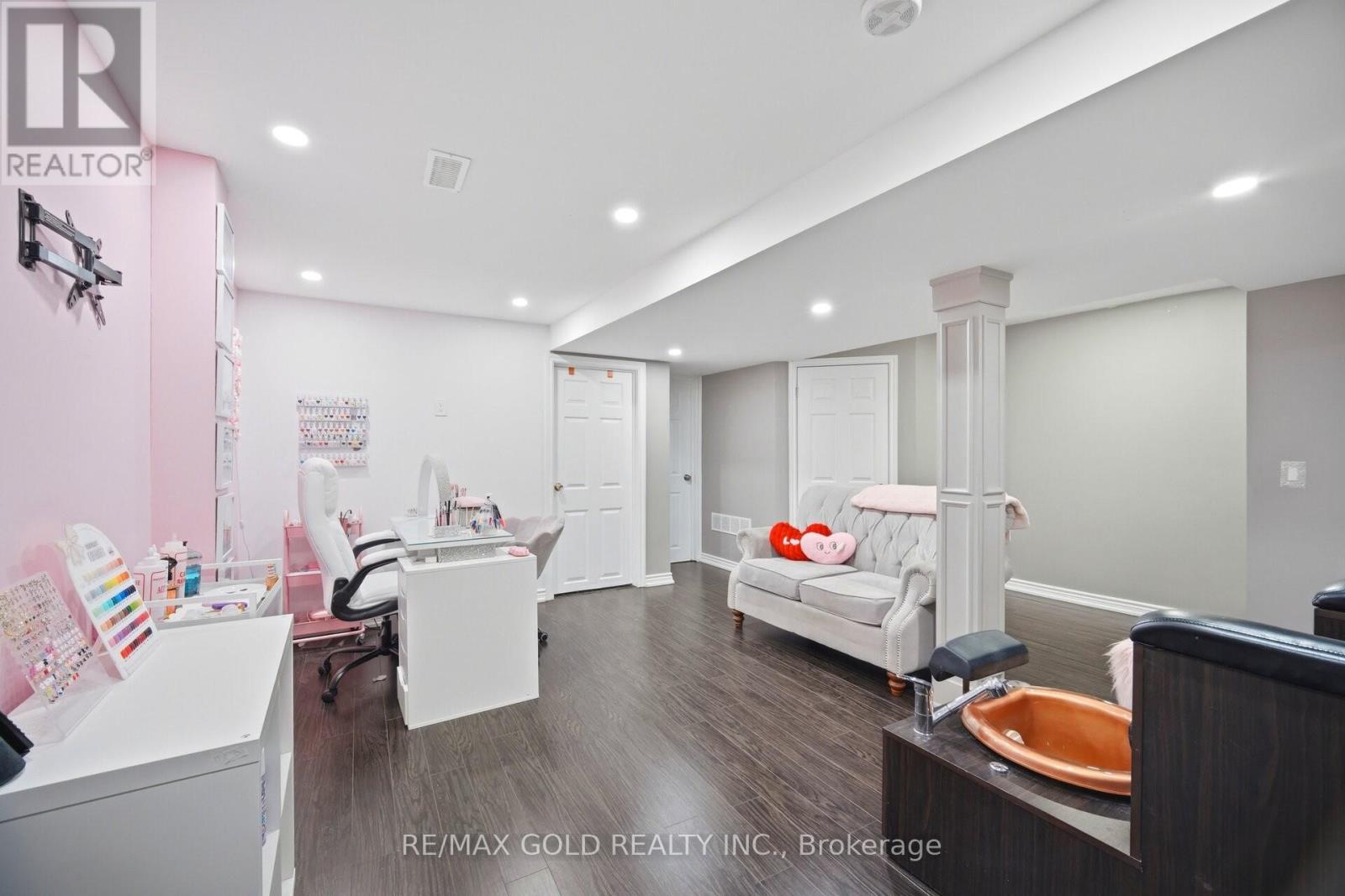 16 Flower Trail, Brampton, Ontario  L6P 1P1 - Photo 19 - W13085426