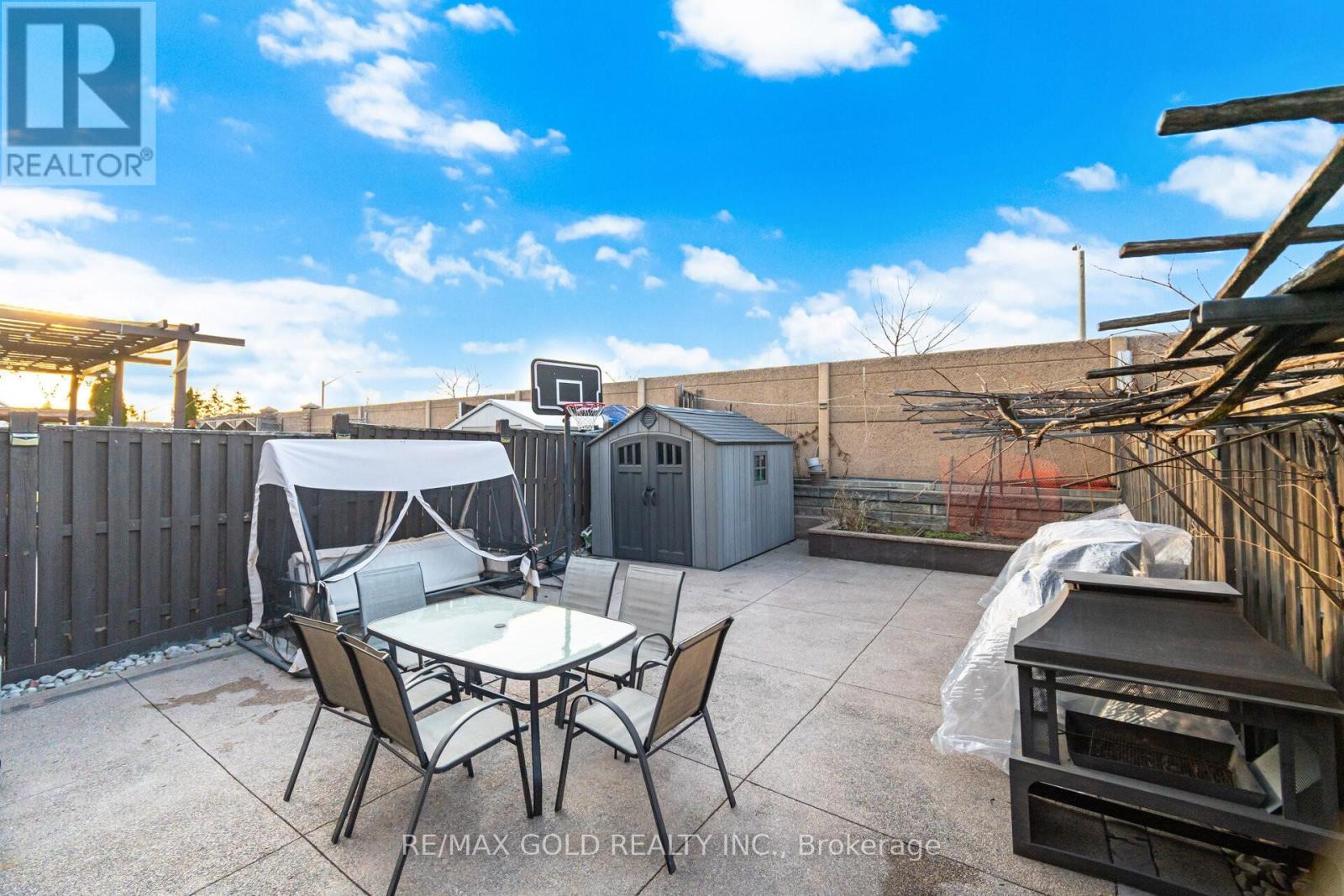 16 Flower Trail, Brampton, Ontario  L6P 1P1 - Photo 23 - W13085426