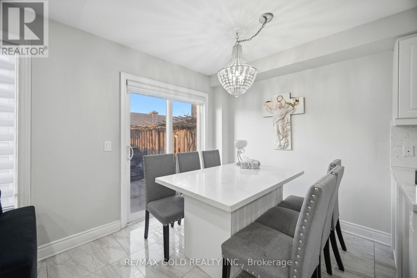 16 Flower Trail, Brampton, Ontario  L6P 1P1 - Photo 8 - W13085426