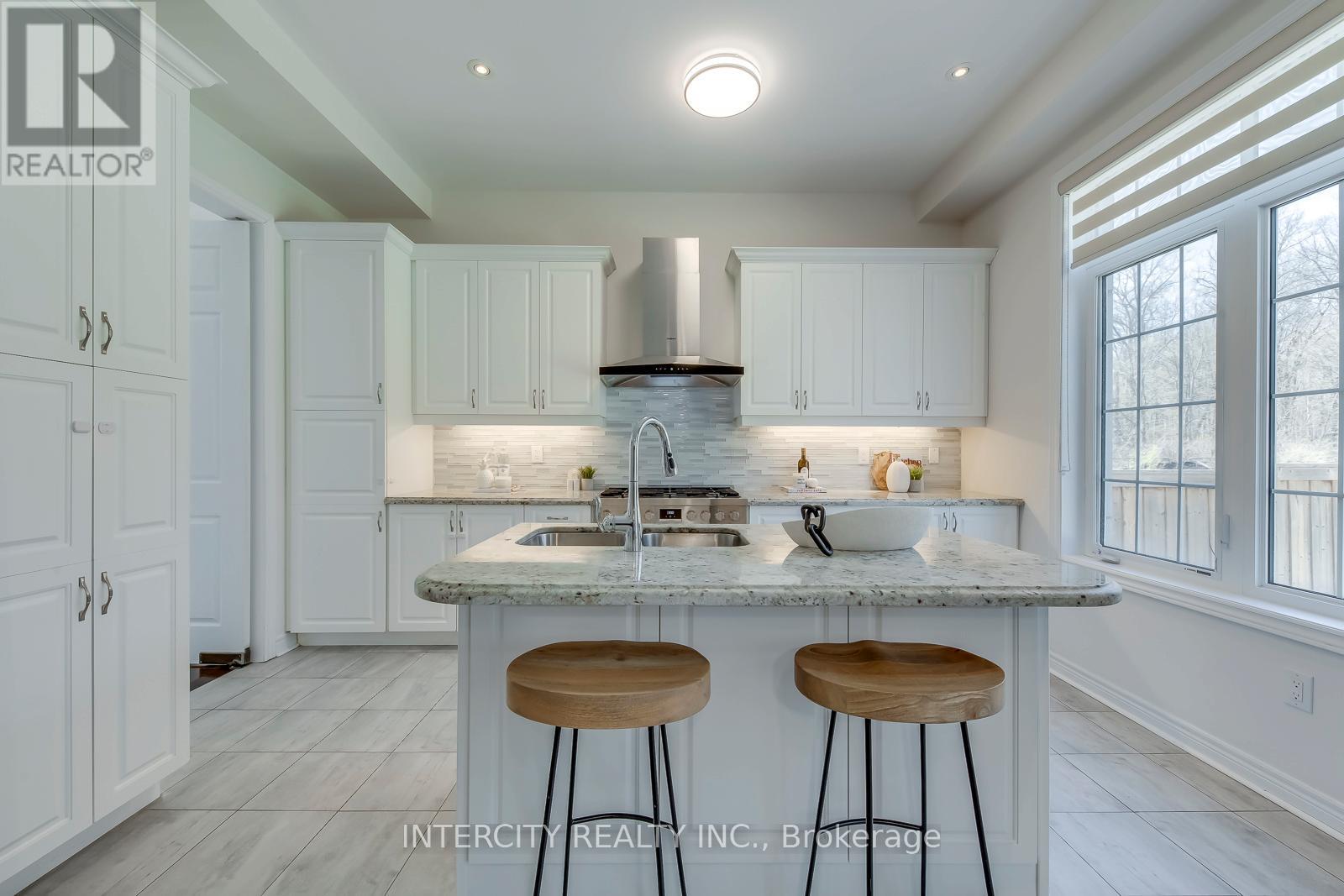 259 Polly Drive, Oakville, Ontario  L6M 0X3 - Photo 11 - W13085470