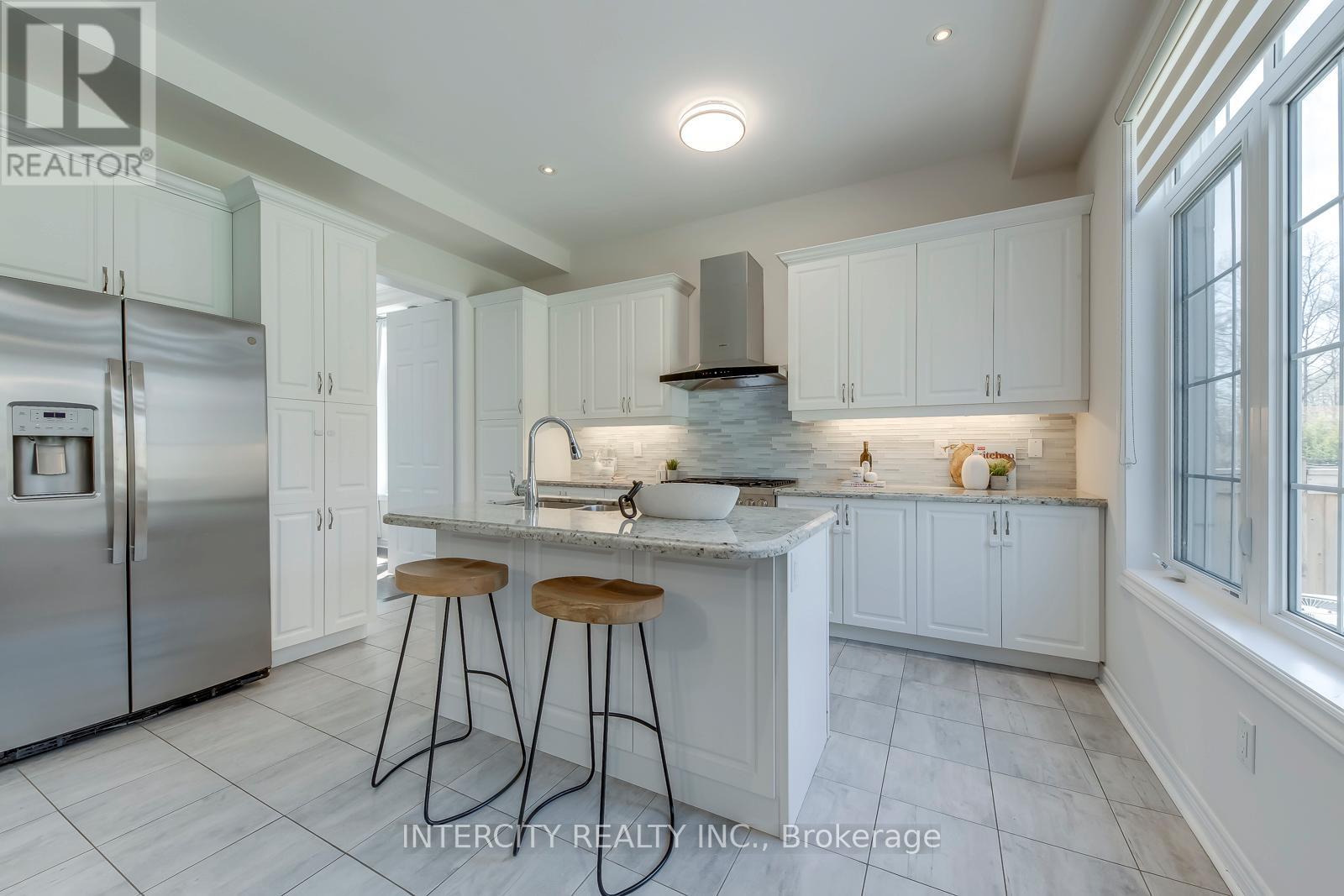 259 Polly Drive, Oakville, Ontario  L6M 0X3 - Photo 12 - W13085470