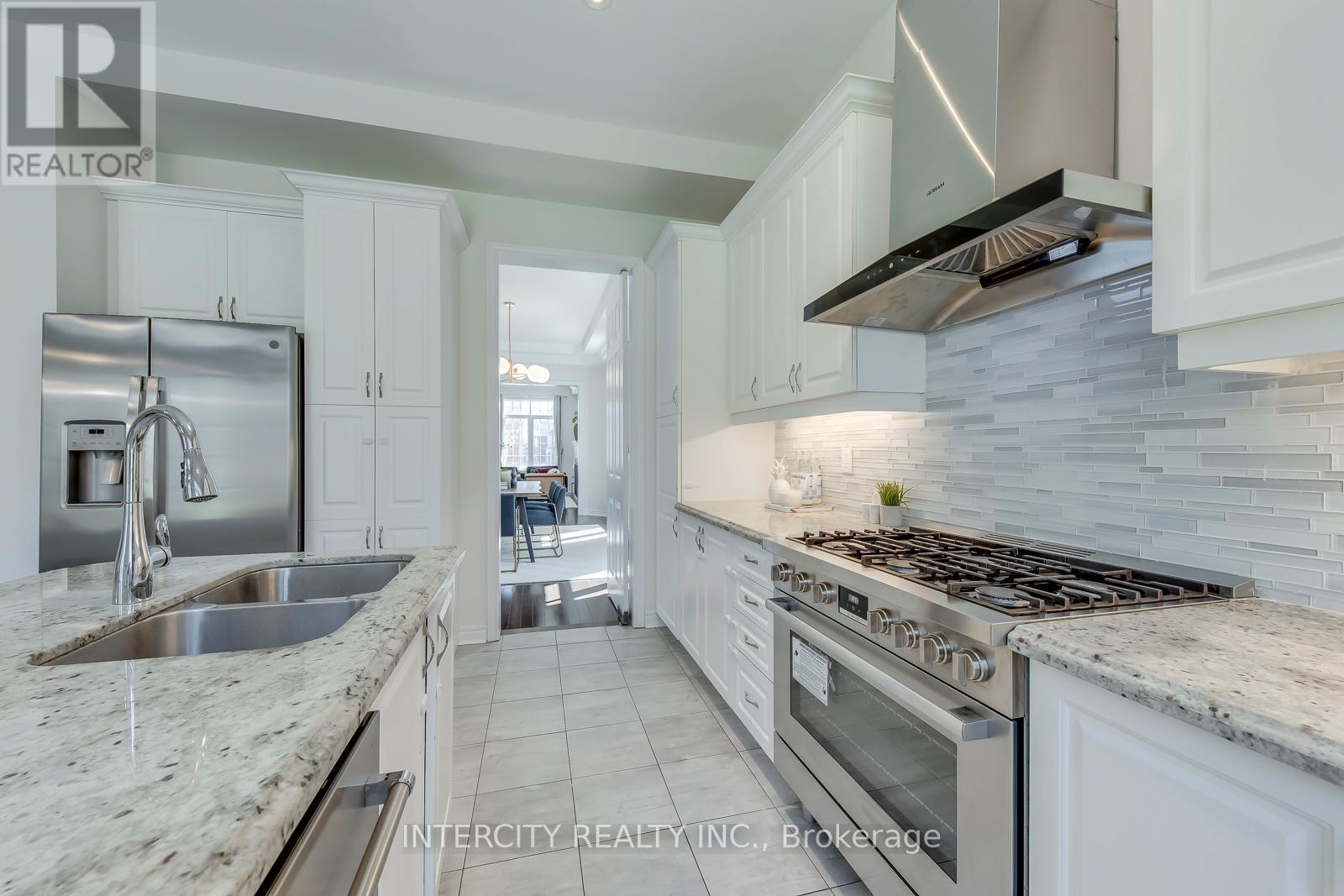 259 Polly Drive, Oakville, Ontario  L6M 0X3 - Photo 13 - W13085470