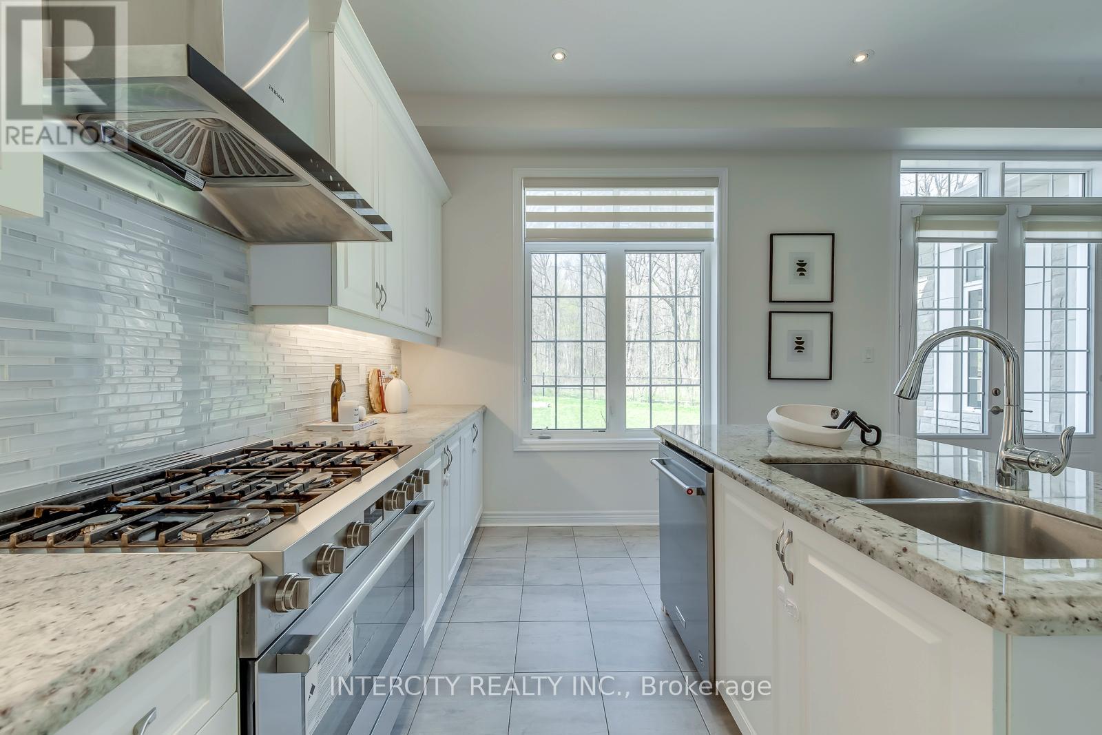 259 Polly Drive, Oakville, Ontario  L6M 0X3 - Photo 14 - W13085470