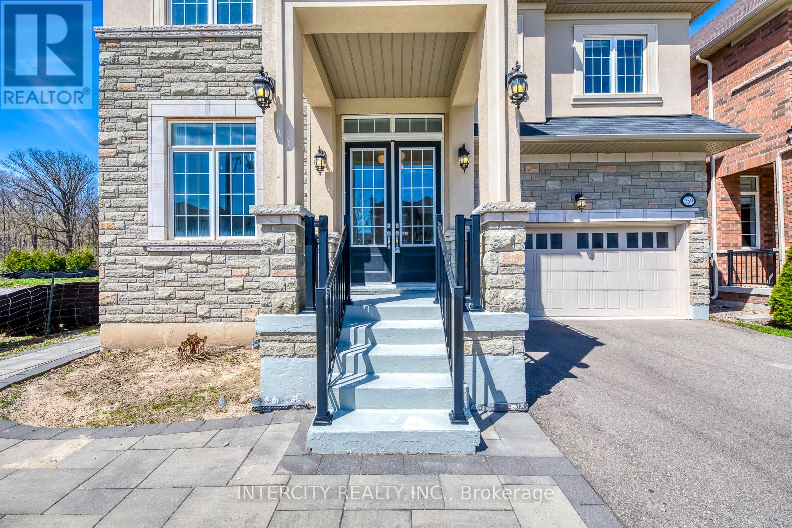 259 Polly Drive, Oakville, Ontario  L6M 0X3 - Photo 3 - W13085470