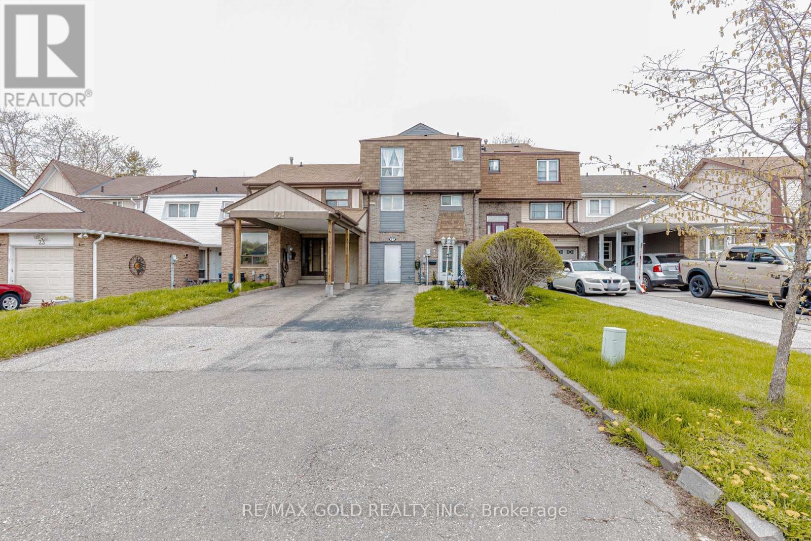 27 FANSHAWE DRIVE, Brampton, Ontario