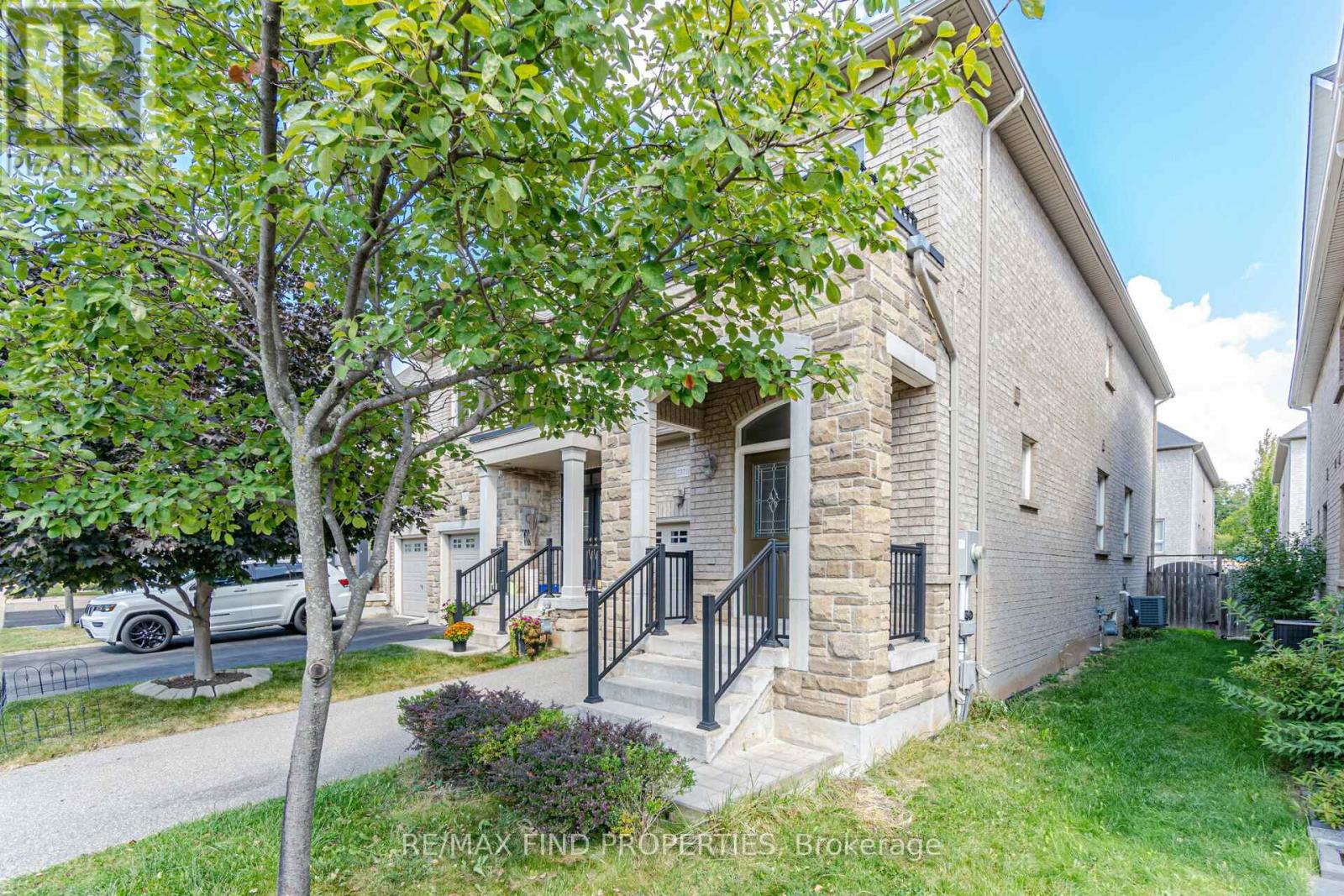 2371 Baronwood Drive, Oakville, Ontario  L6M 0J8 - Photo 3 - W13085544