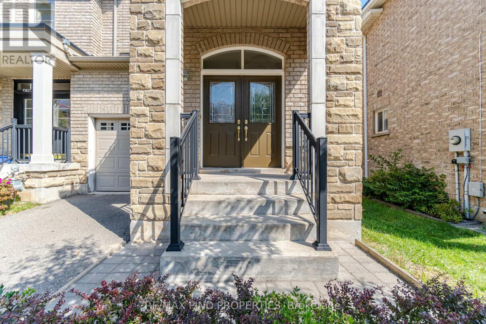 2371 Baronwood Drive, Oakville, Ontario  L6M 0J8 - Photo 4 - W13085544