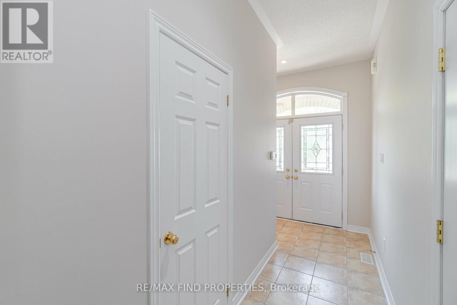 2371 Baronwood Drive, Oakville, Ontario  L6M 0J8 - Photo 5 - W13085544