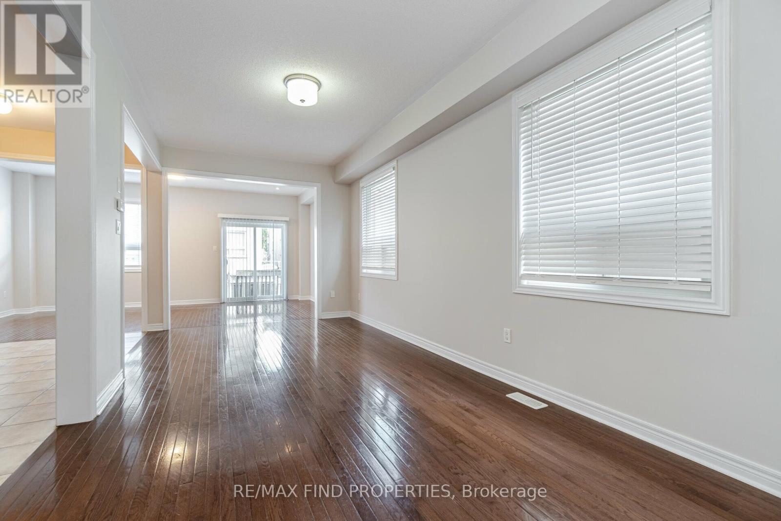 2371 Baronwood Drive, Oakville, Ontario  L6M 0J8 - Photo 7 - W13085544
