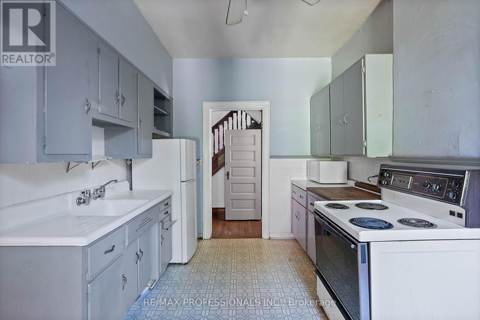 25 Wilson Park Road, Toronto, Ontario  M6K 3B6 - Photo 17 - W13085650
