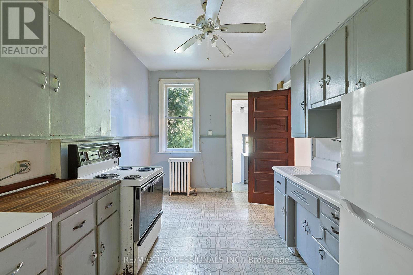25 Wilson Park Road, Toronto, Ontario  M6K 3B6 - Photo 18 - W13085650