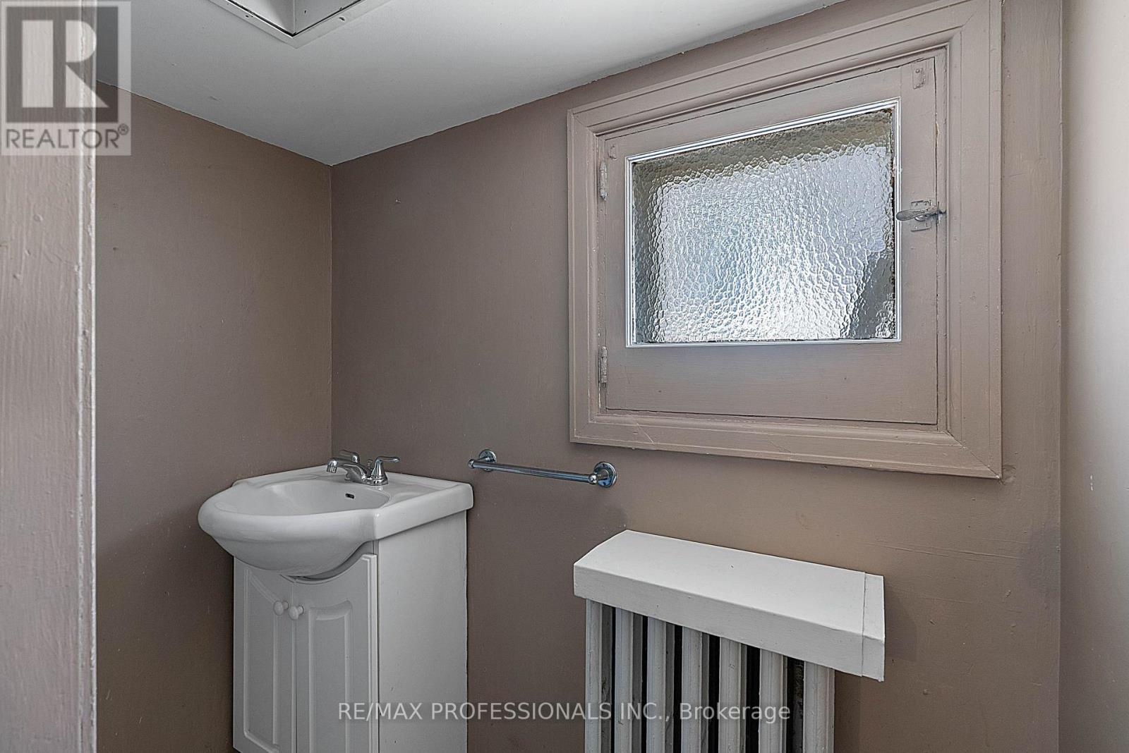 25 Wilson Park Road, Toronto, Ontario  M6K 3B6 - Photo 19 - W13085650