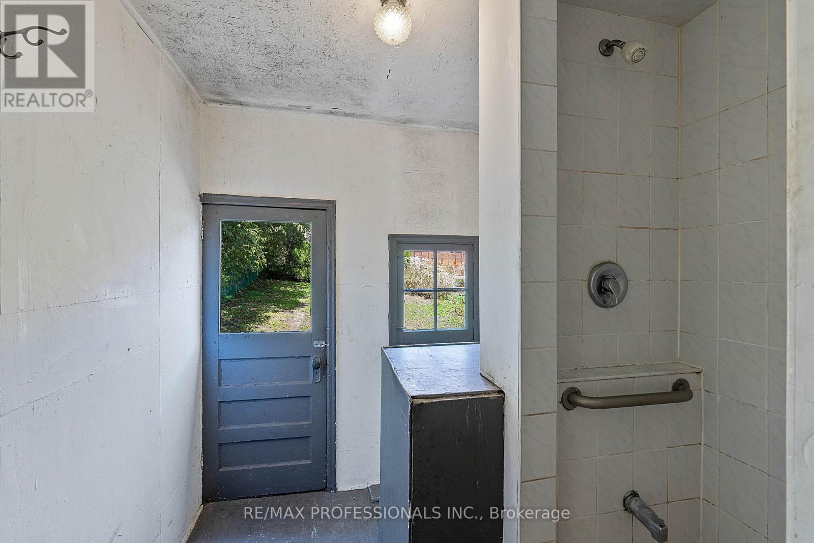 25 Wilson Park Road, Toronto, Ontario  M6K 3B6 - Photo 20 - W13085650