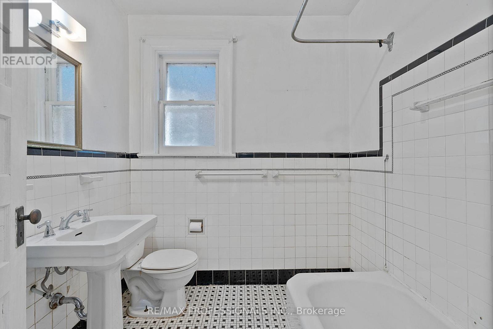 25 Wilson Park Road, Toronto, Ontario  M6K 3B6 - Photo 32 - W13085650