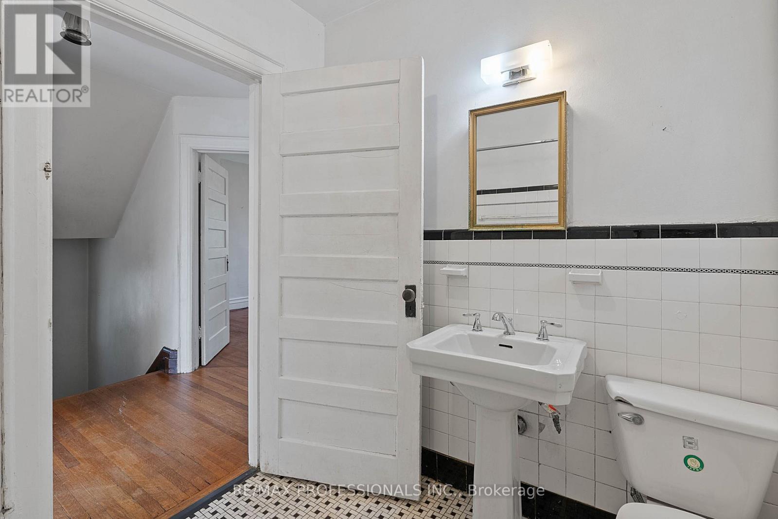 25 Wilson Park Road, Toronto, Ontario  M6K 3B6 - Photo 34 - W13085650