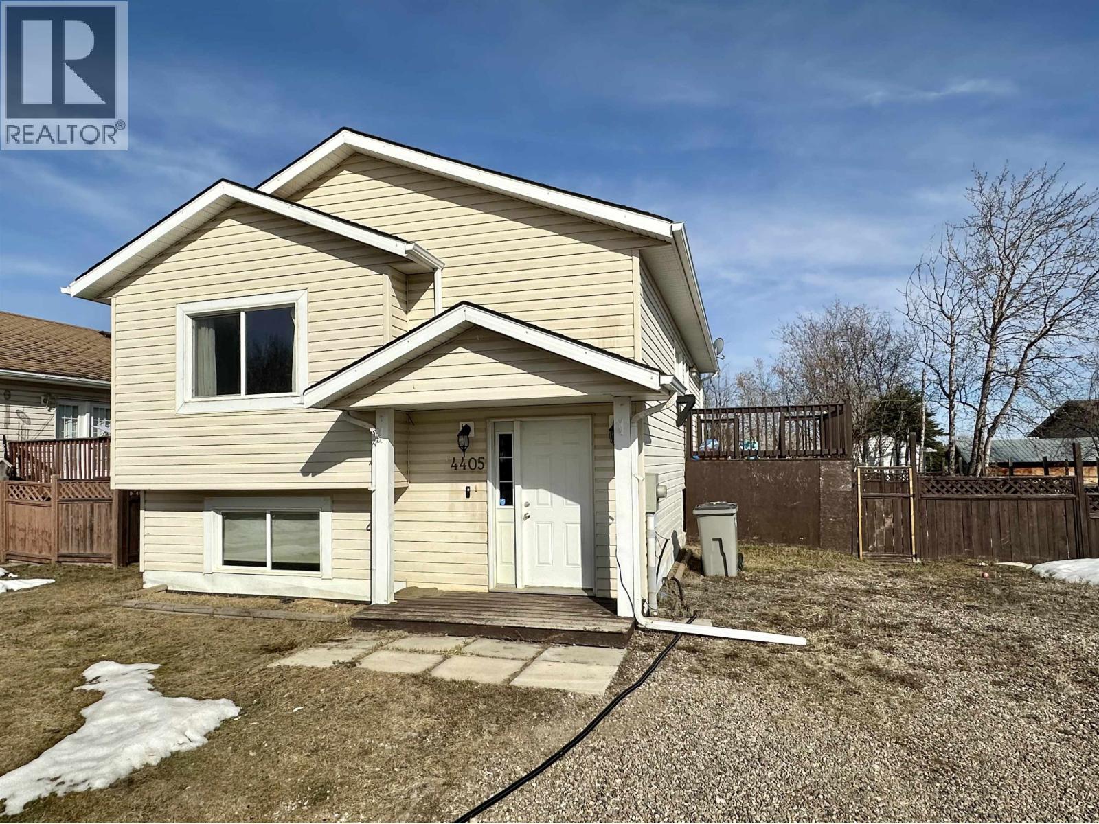 4405 Heritage Crescent, Fort Nelson, British Columbia  V0C 1R0 - Photo 1 - R3084148