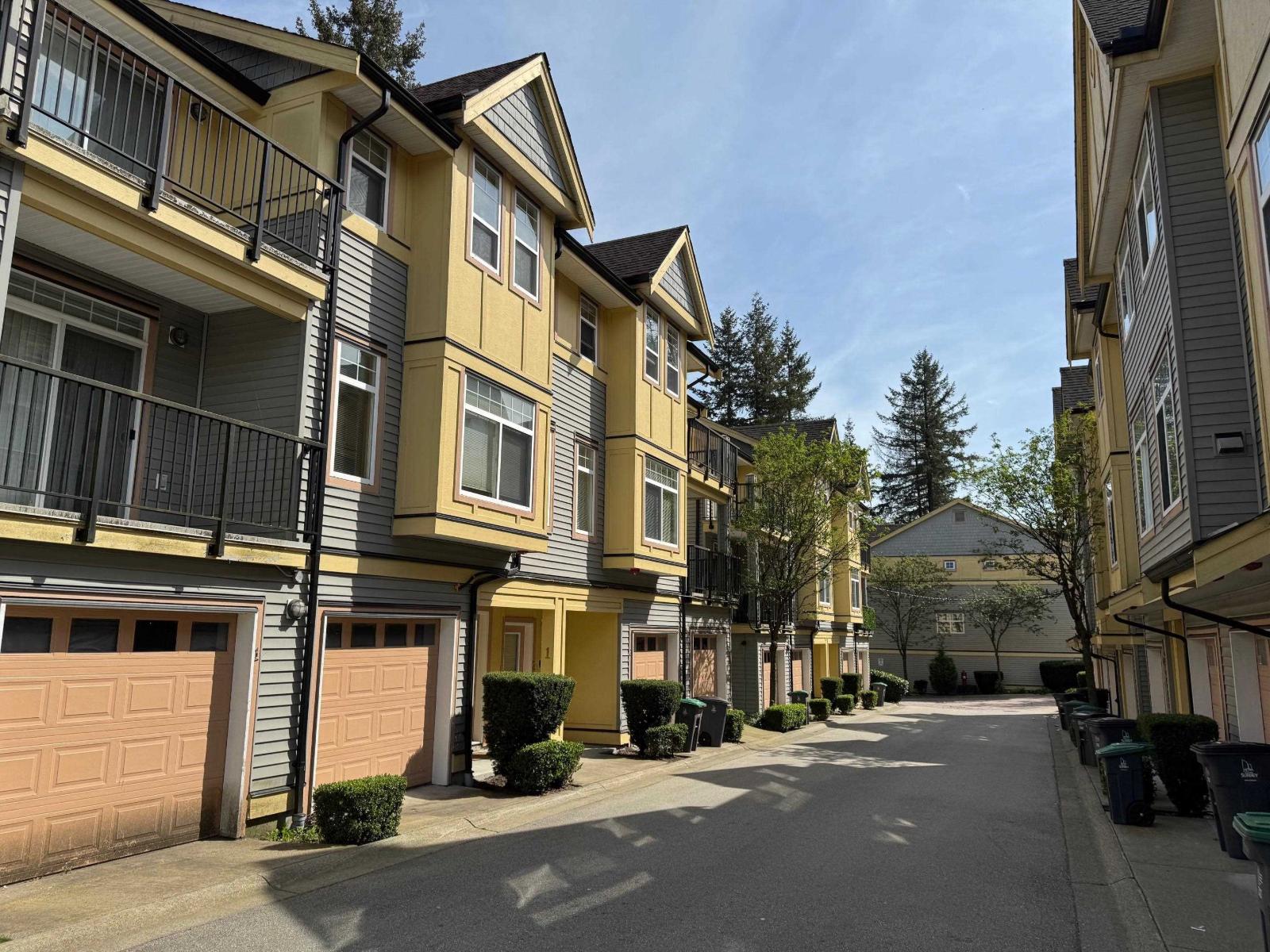 2 15518 103A AVENUE, Surrey, British Columbia