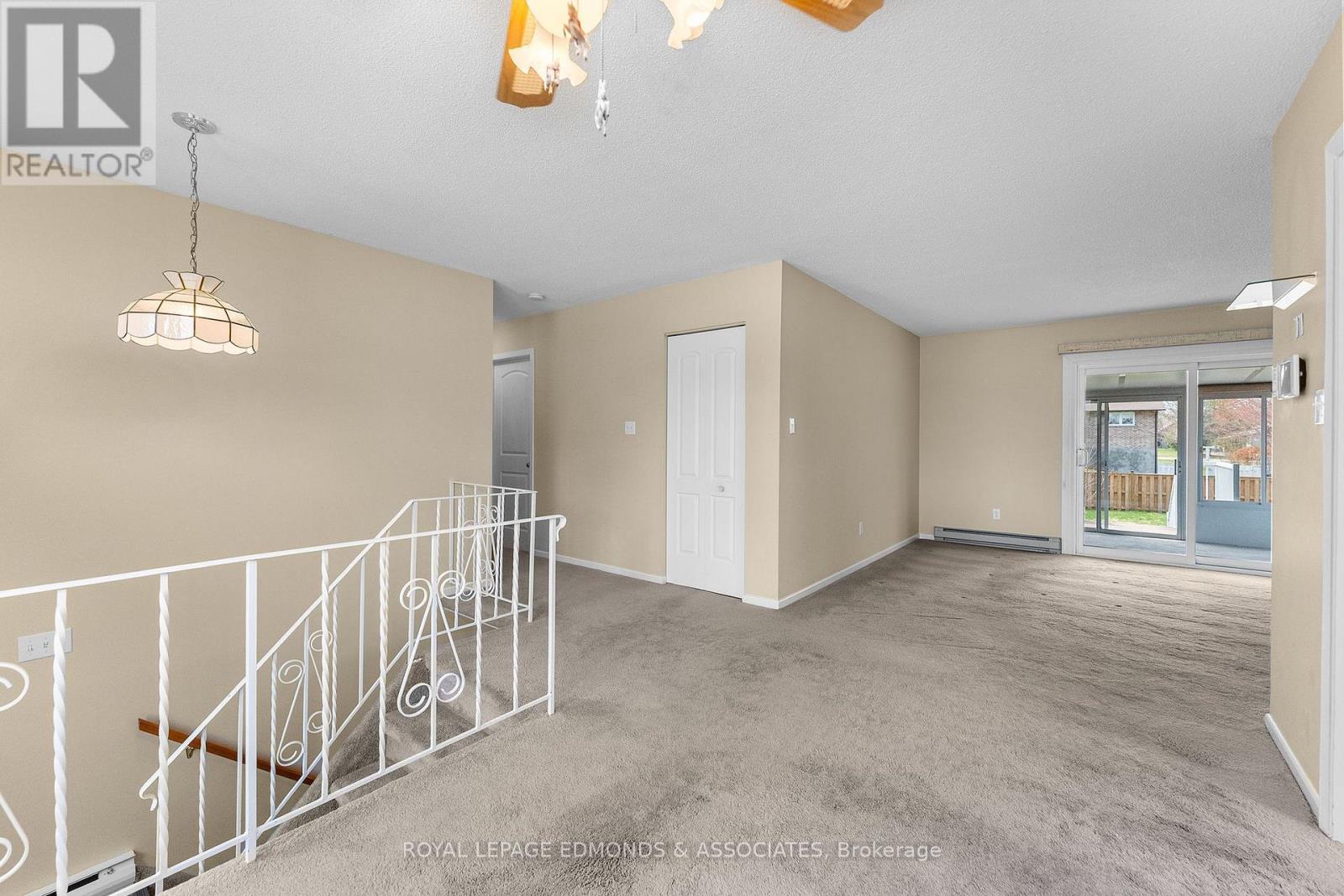 19 Algonquin Street, Petawawa, Ontario  K8H 2B1 - Photo 14 - X13085786