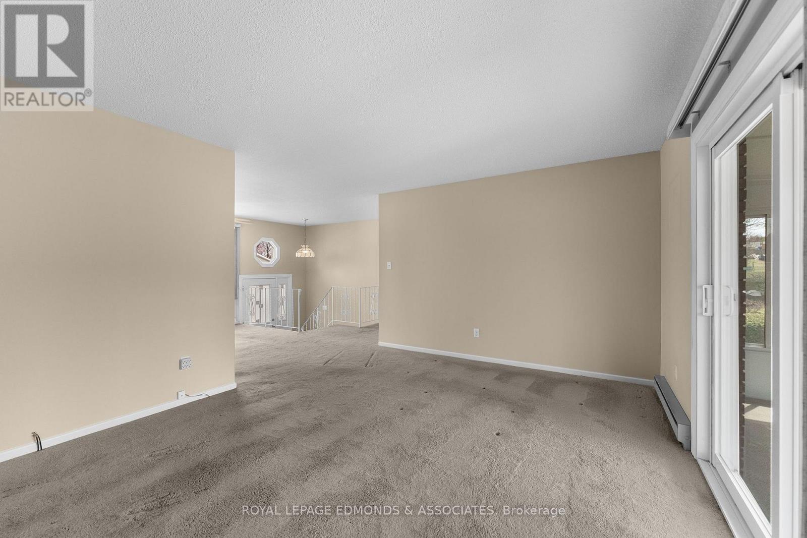 19 Algonquin Street, Petawawa, Ontario  K8H 2B1 - Photo 15 - X13085786