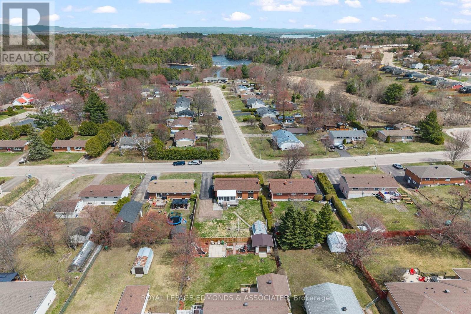 19 Algonquin Street, Petawawa, Ontario  K8H 2B1 - Photo 47 - X13085786