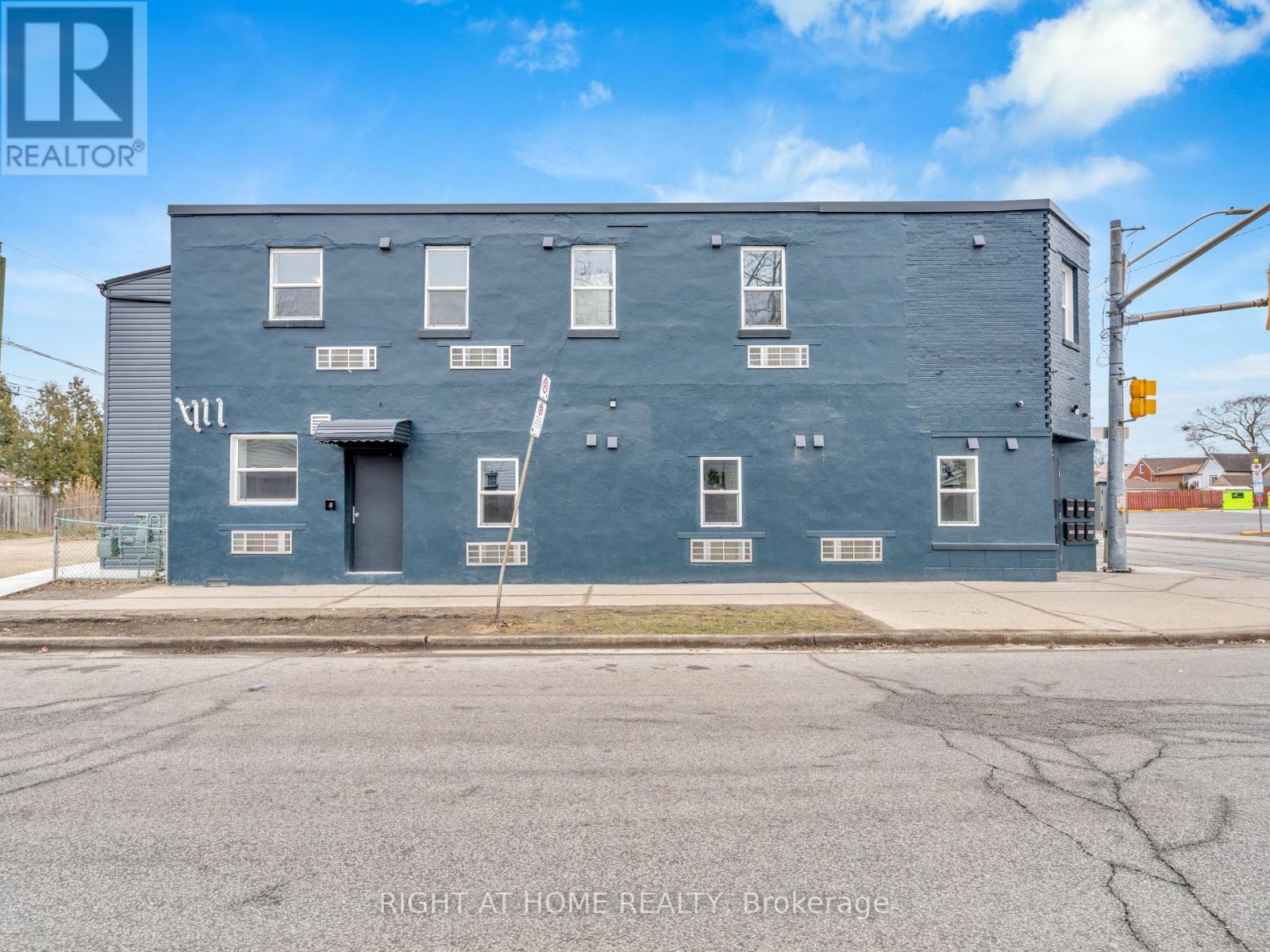 105 - 1804 Drouillard Road, Windsor, Ontario  N8W 3X5 - Photo 3 - X13085390