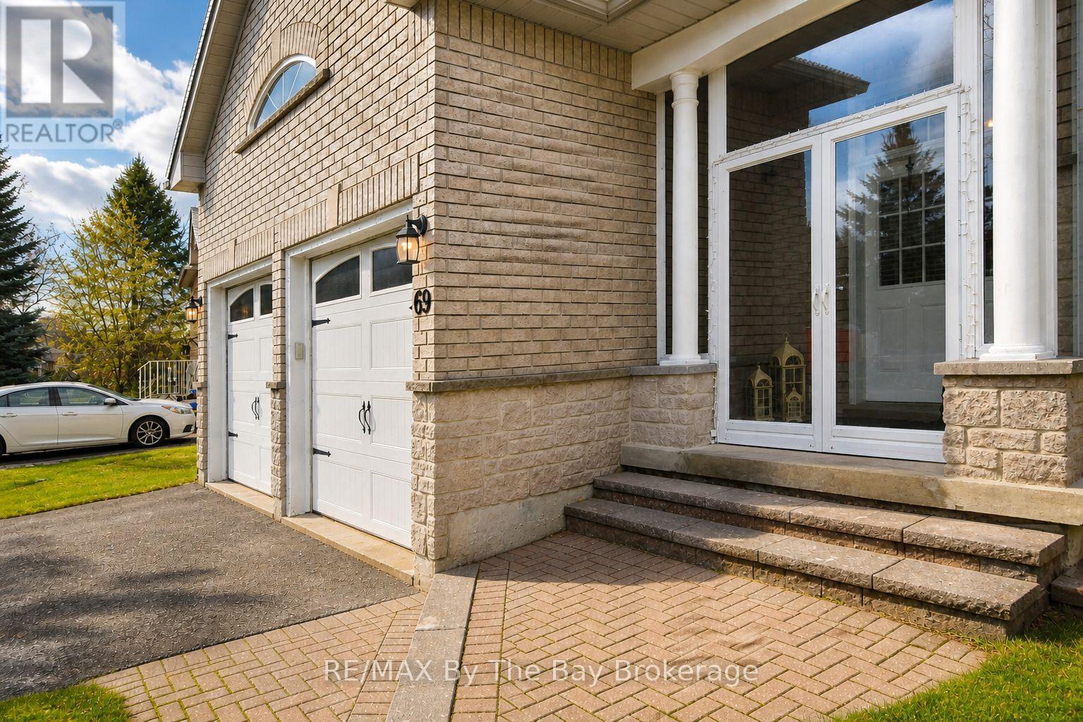 69 Caribou Trail, Wasaga Beach, Ontario  L9Z 1N3 - Photo 2 - S13000372
