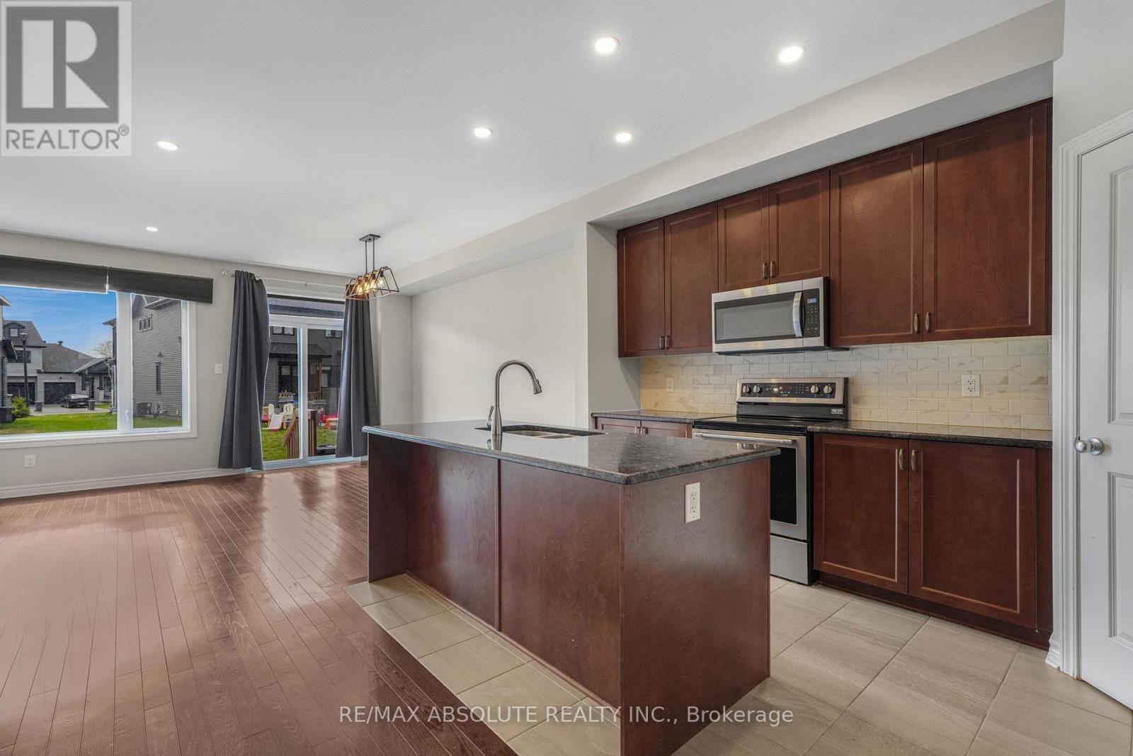 741 Namur Street, Russell, Ontario  K0A 1W0 - Photo 3 - X12973610