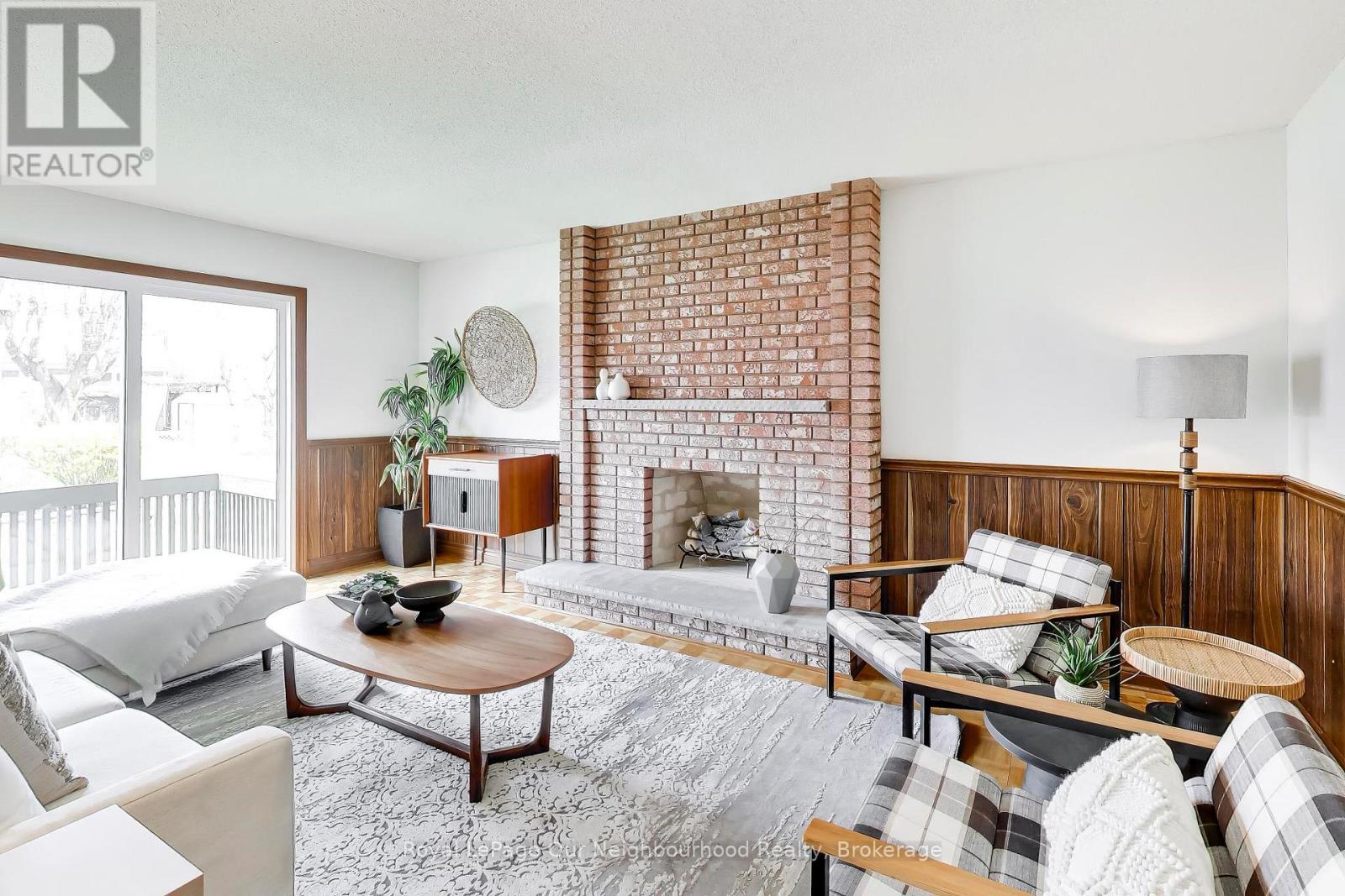 32 Madawaska Avenue, Toronto, Ontario  M2M 2P9 - Photo 13 - C13085750