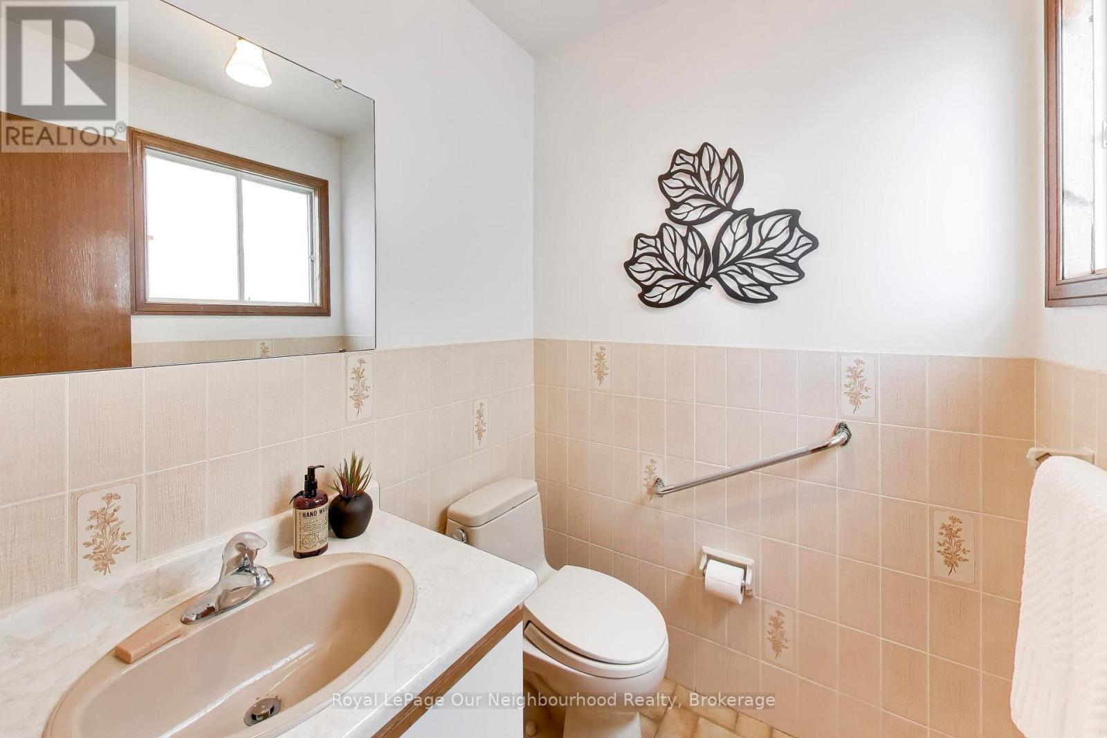 32 Madawaska Avenue, Toronto, Ontario  M2M 2P9 - Photo 15 - C13085750