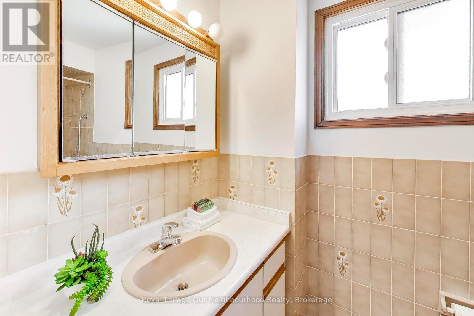 32 Madawaska Avenue, Toronto, Ontario  M2M 2P9 - Photo 20 - C13085750
