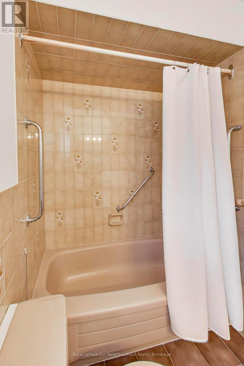 32 Madawaska Avenue, Toronto, Ontario  M2M 2P9 - Photo 21 - C13085750