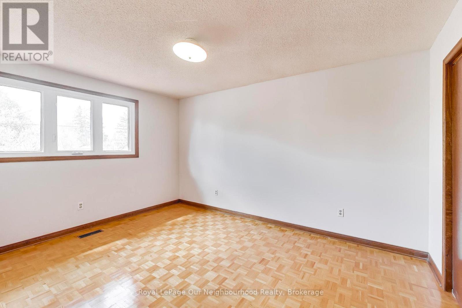 32 Madawaska Avenue, Toronto, Ontario  M2M 2P9 - Photo 22 - C13085750