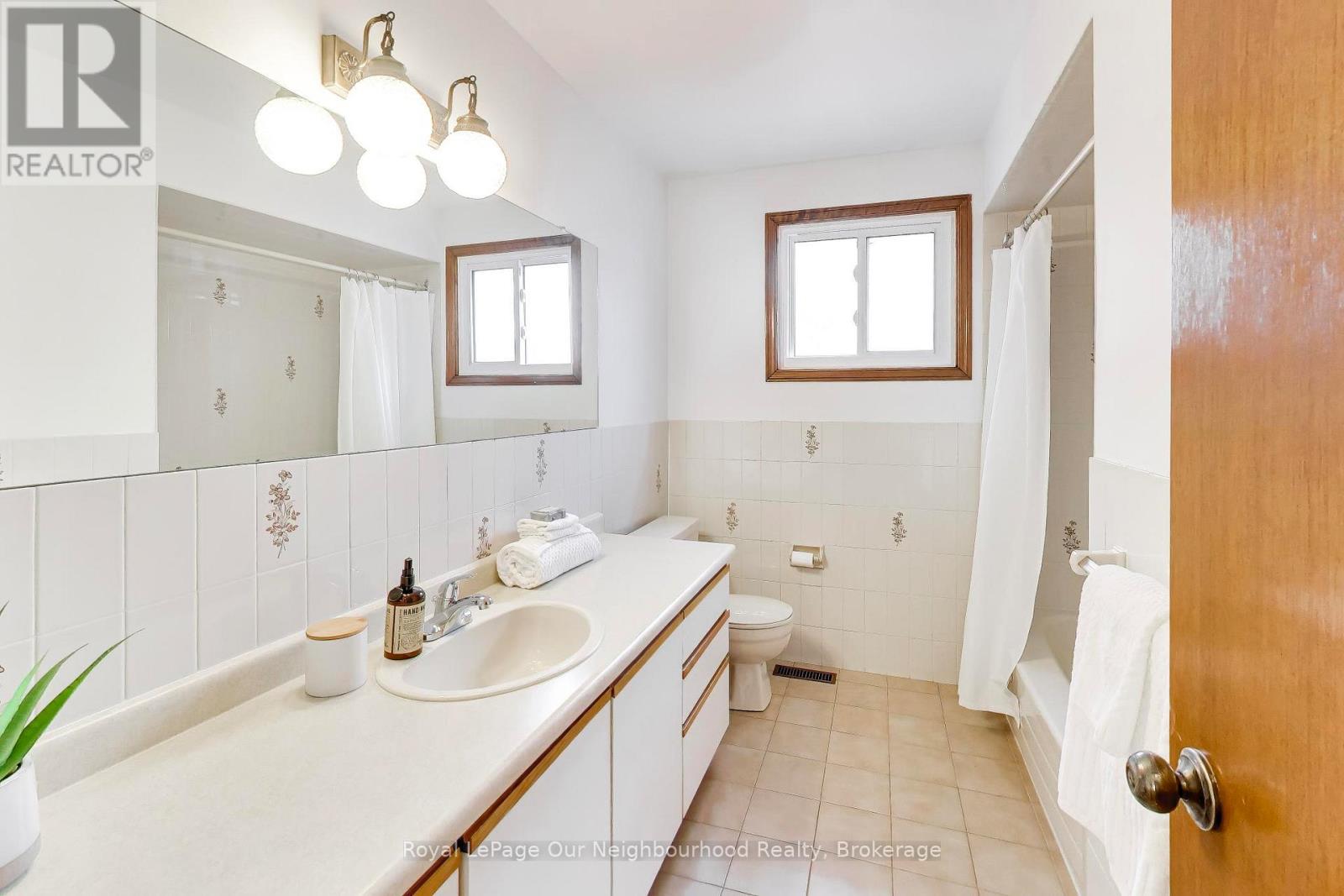 32 Madawaska Avenue, Toronto, Ontario  M2M 2P9 - Photo 27 - C13085750