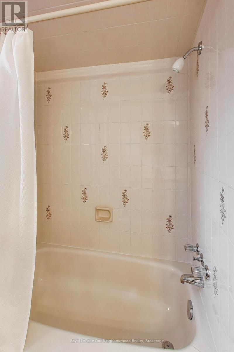 32 Madawaska Avenue, Toronto, Ontario  M2M 2P9 - Photo 28 - C13085750