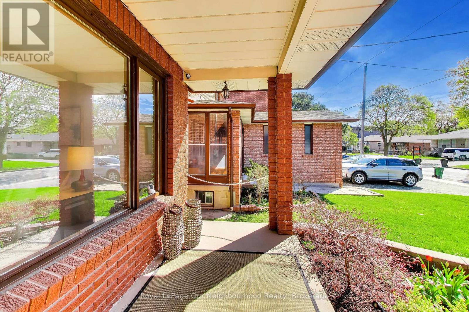 32 Madawaska Avenue, Toronto, Ontario  M2M 2P9 - Photo 3 - C13085750