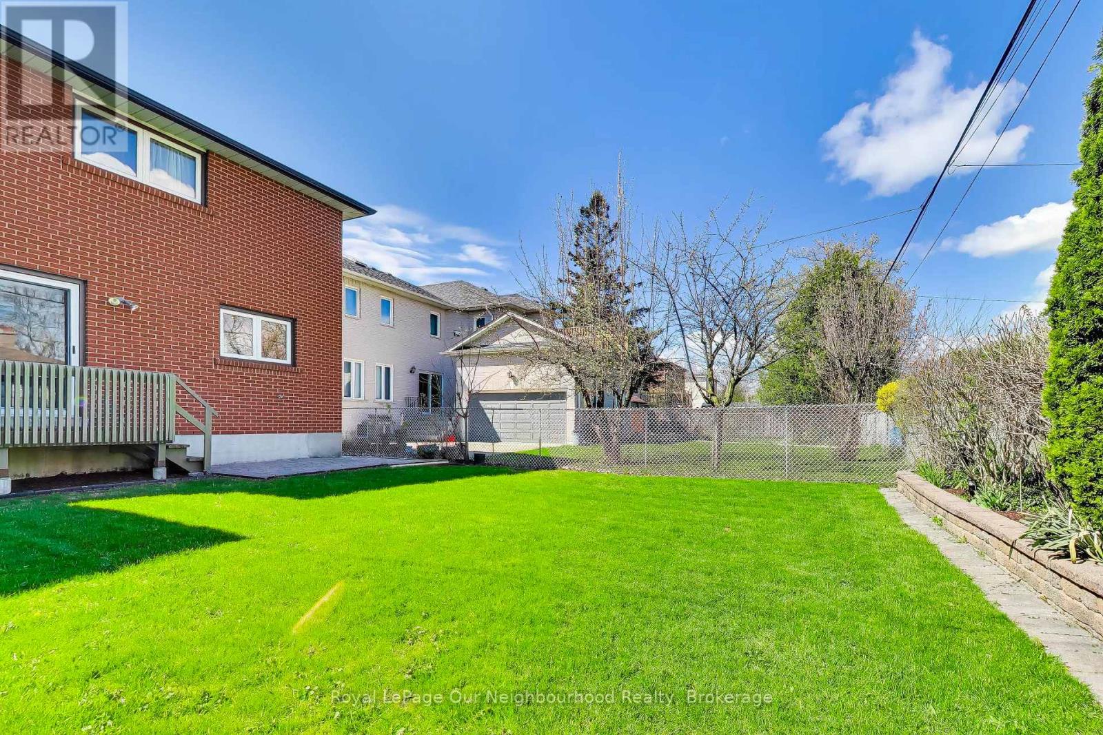 32 Madawaska Avenue, Toronto, Ontario  M2M 2P9 - Photo 35 - C13085750