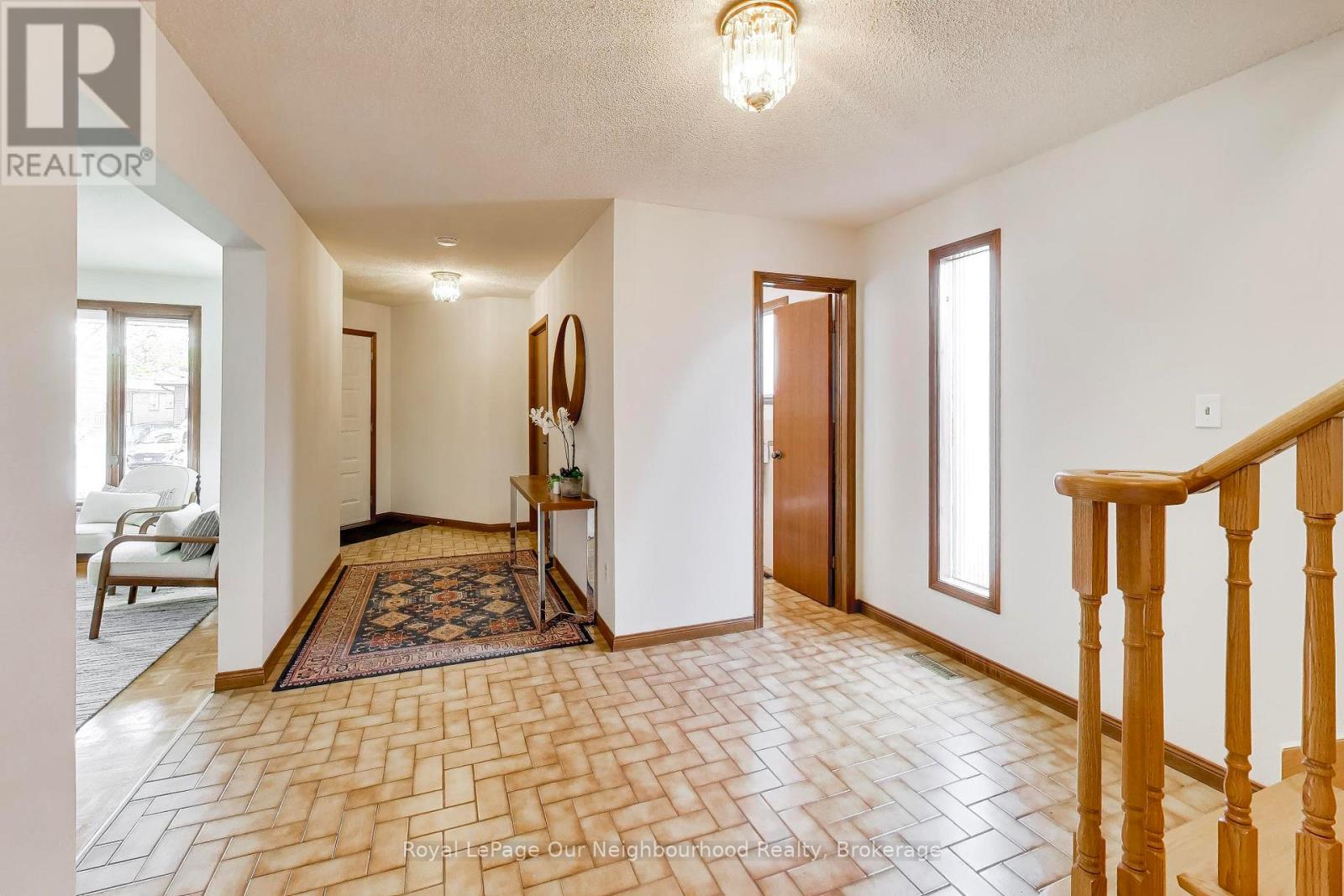 32 Madawaska Avenue, Toronto, Ontario  M2M 2P9 - Photo 5 - C13085750