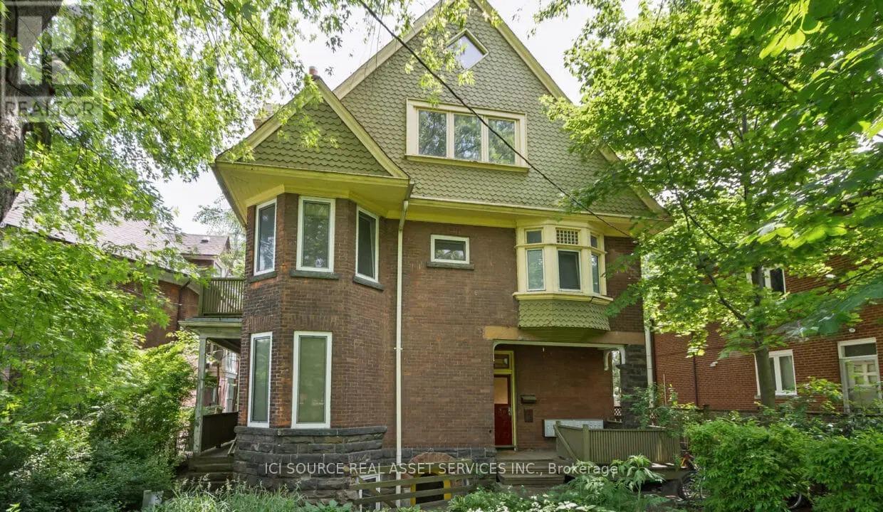 1 - 2 BELLWOODS PARK, Toronto, Ontario