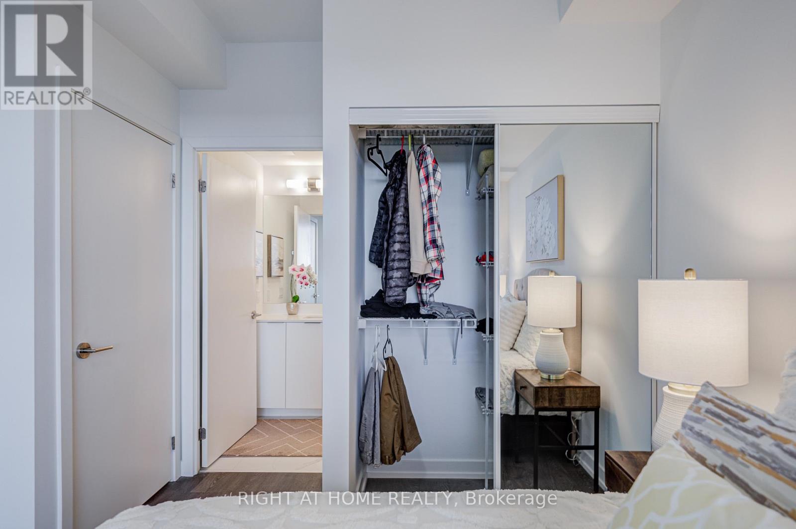 8 Olympic Garden Drive, Toronto, Ontario  M2M 0B9 - Photo 17 - C13082032
