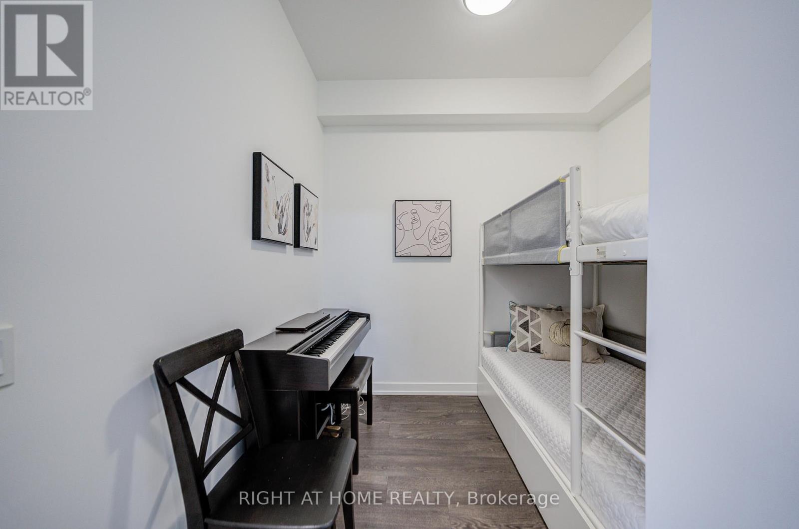 8 Olympic Garden Drive, Toronto, Ontario  M2M 0B9 - Photo 7 - C13082032