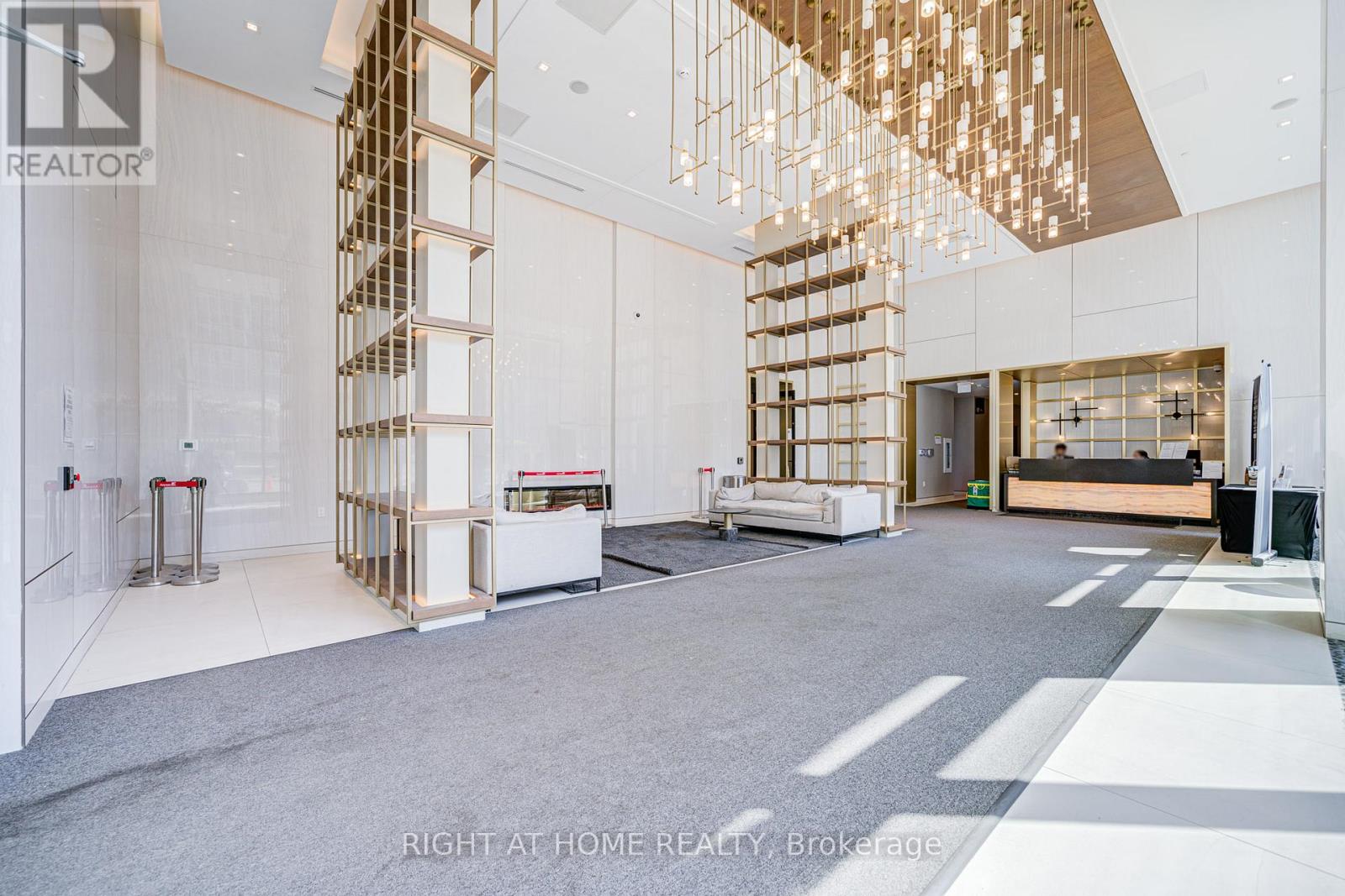 8 Olympic Garden Drive, Toronto, Ontario  M2M 0B9 - Photo 2 - C13082032