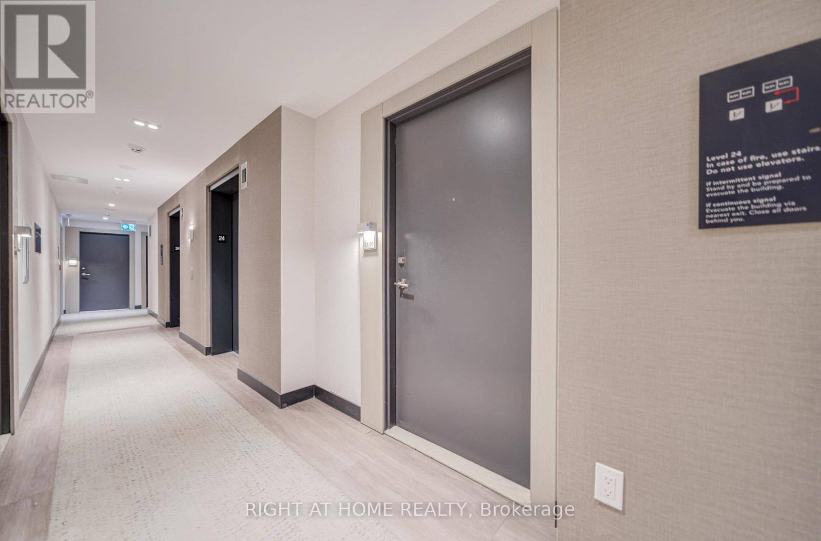 8 Olympic Garden Drive, Toronto, Ontario  M2M 0B9 - Photo 4 - C13082032